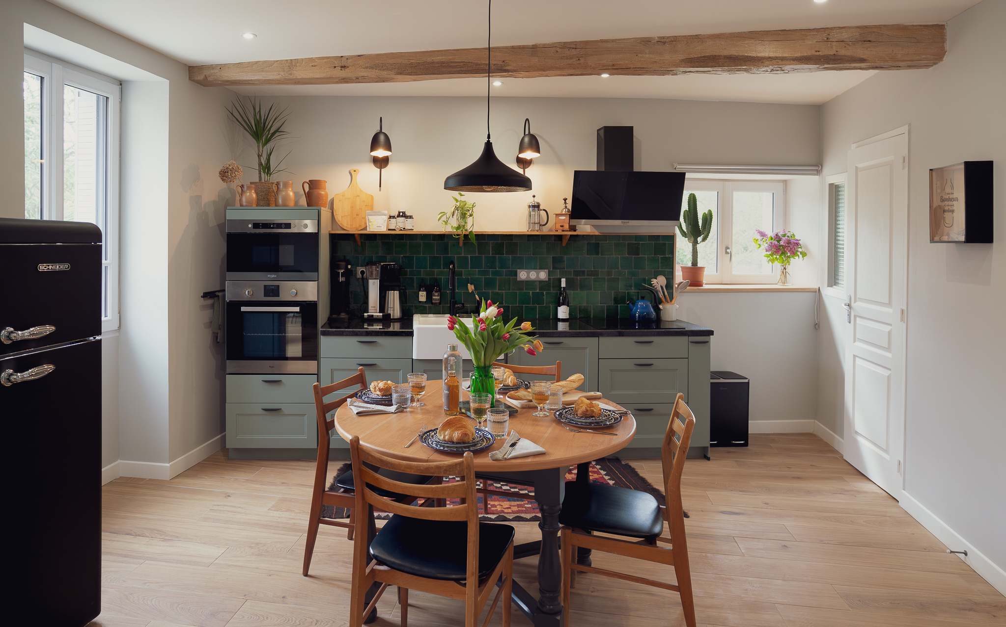 Rose kitchen and dining area